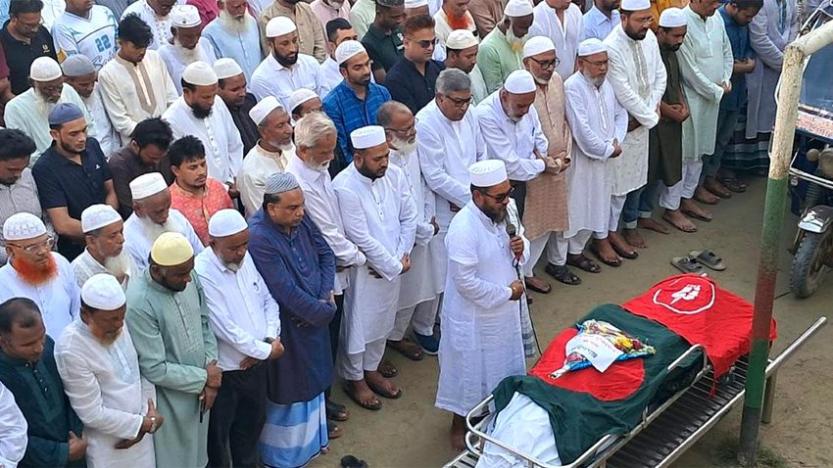 ফরিদগঞ্জে পারিবারিক কবরস্থানে দাফন বীর মুক্তিযোদ্ধা শফিকুর রহমানের